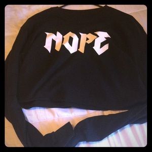 Black crop top // NOPE